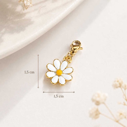 Goldener Gänseblumen-Charm mit Maßangaben – 1,5 cm x 1,5 cm – weiße Emaille, Edelstahl – Saltyblush