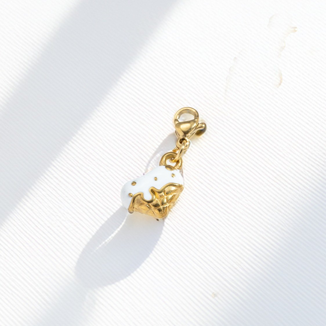 eis weiß⎢goldener charm