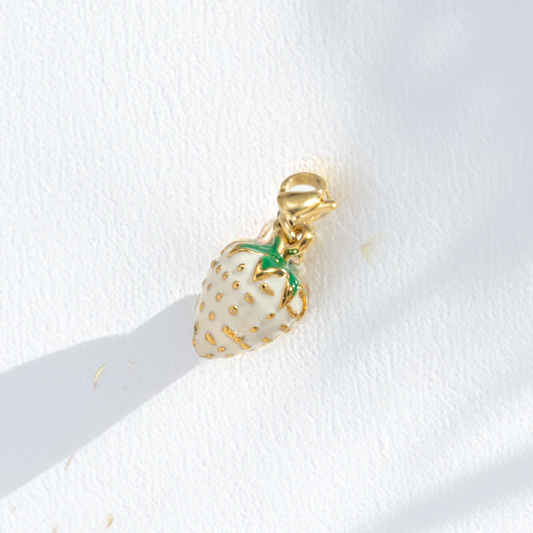erdbeere weiß⎢goldener charm
