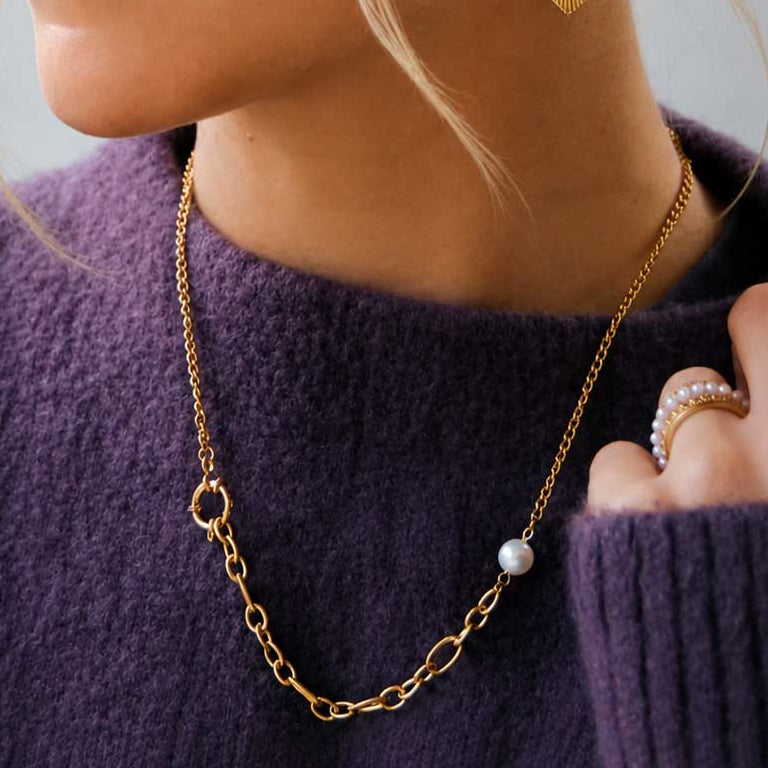 Goldene Halskette Pearl Link mit Panzerkette und Perle am Hals – Edelstahl, Saltyblush
