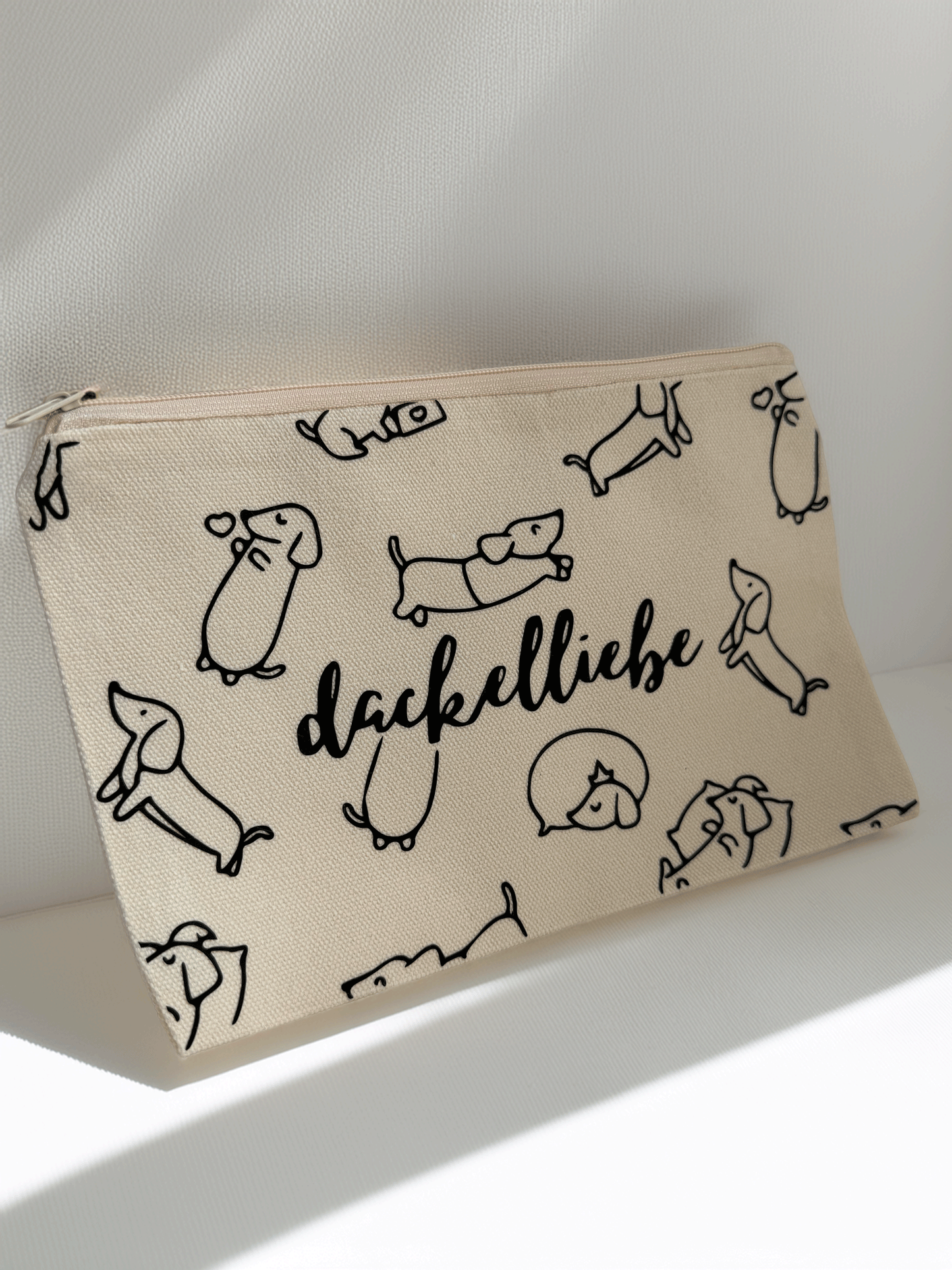Kosmetiktasche Dackelliebe mit Dackel-Motiv – Saltyblush

