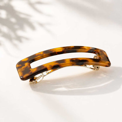 Detailansicht: Amber Frame Haarspange braun – rechteckiges Rahmendesign aus Acryl, Saltyblush
