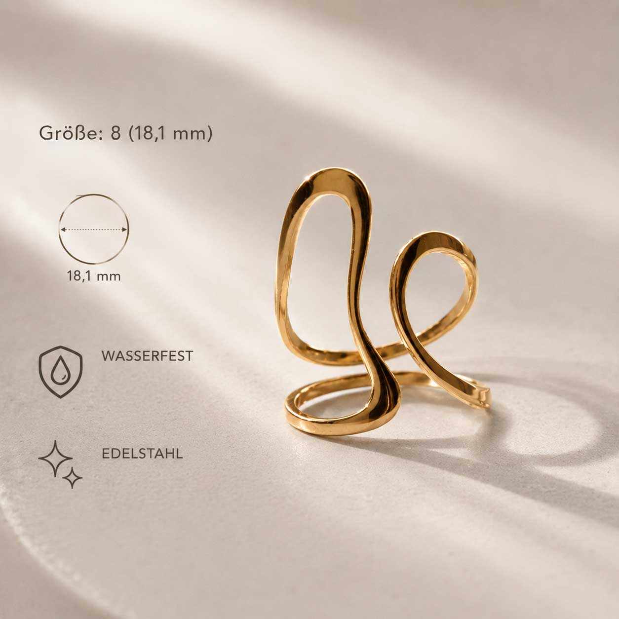 Aura Flow goldener Ring aus Edelstahl mit Größenangabe 8 (18,1 mm) sowie Hinweisen wasserfest und Edelstahl auf hellem Hintergrund – Saltyblush
