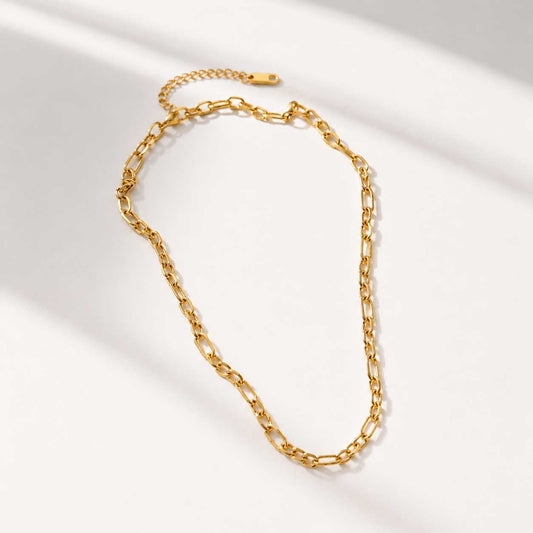 Goldene Charm Halskette aus Edelstahl von Saltyblush – Base Special, 42–47 cm, verstellbar
