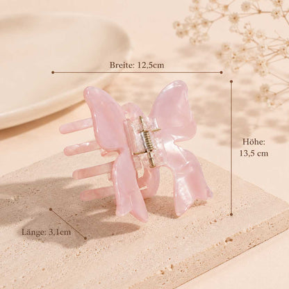 Rosafarbene Schleifen-Haarklammer mit Maßangaben – Breite 12,5 cm, Höhe 13,5 cm, Länge 3,1 cm – Saltyblush
