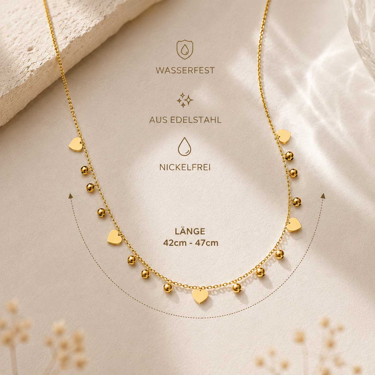 Blushheart Halskette Länge 42–47 cm verstellbar – goldene Edelstahlkette mit Herz- und Kugelanhängern, wasserfest, nickelfrei, von Saltyblush
