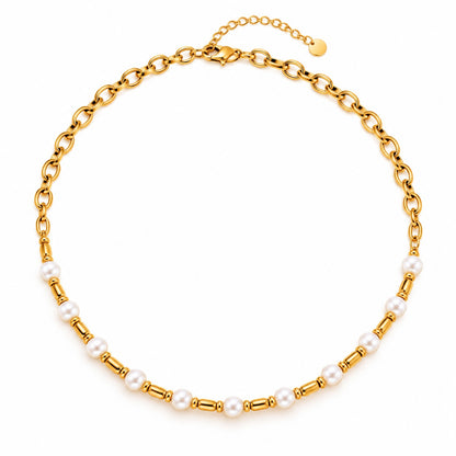 Produktbild coastal pearl⎢goldene Halskette auf weißem Hintergrund 