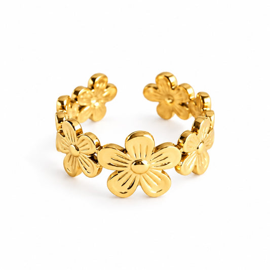 Produktbild daisy kiss⎢goldener Ring auf weißem Hintergrund 