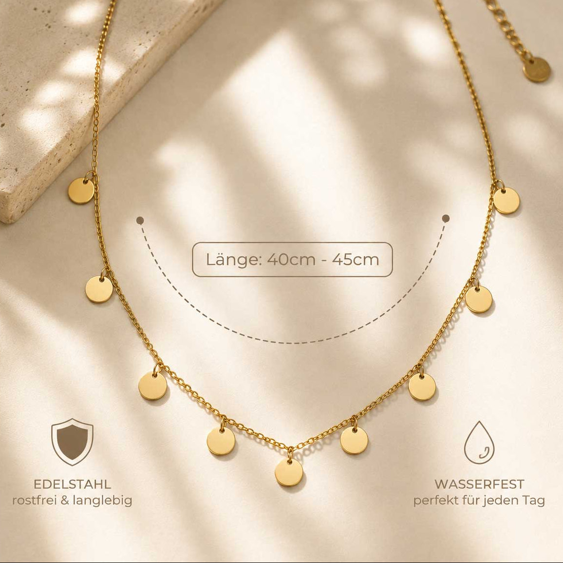 Goldene Halskette Golden Dots mit Plättchen-Anhängern aus Edelstahl von Saltyblush – 40–45 cm

