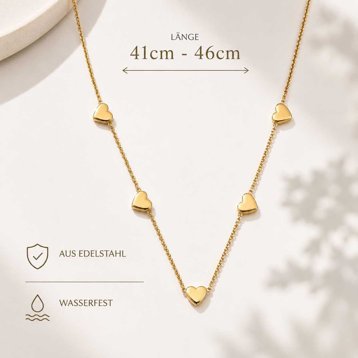 Golden Heart Halskette Länge 41–46 cm verstellbar – goldene Edelstahlkette mit Herzanhängern, wasserfest, aus Edelstahl, von Saltyblush
