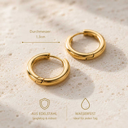 Goldene Hoop Ohrringe mit Durchmesser 1,3 cm, aus Edelstahl und wasserfest – Saltyblush
