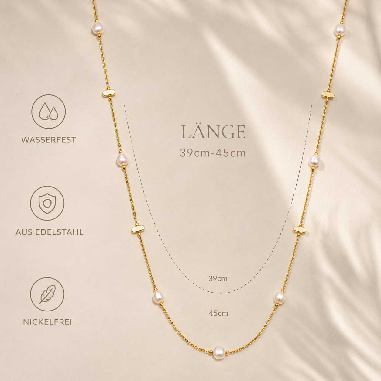 Golden Pearl Halskette Länge 39–45 cm verstellbar – goldene Edelstahlkette mit weißen Perlen und Plättchen, wasserfest, nickelfrei, aus Edelstahl, von Saltyblush
