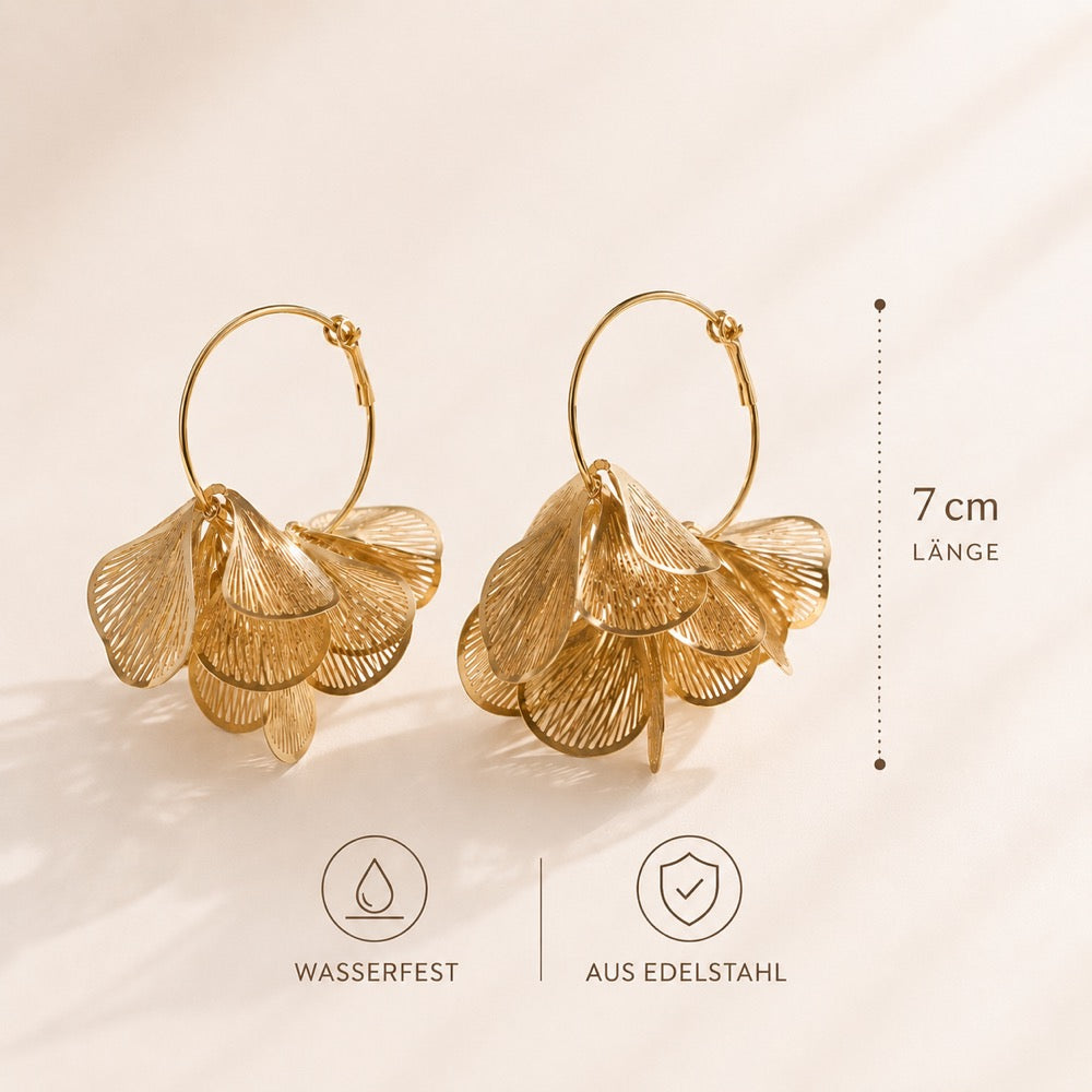 Golden Petal Hoops goldene Ohrringe 7cm Länge – wasserfest, aus Edelstahl – Saltyblush
