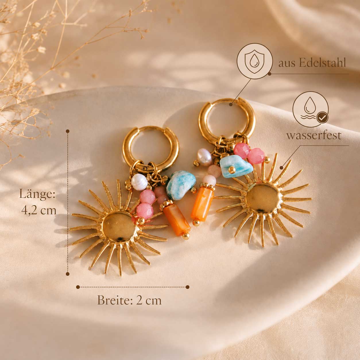 Goldene Ohrringe Golden Sun mit Maßangaben 4,2 cm Länge und 2 cm Breite, aus Edelstahl, wasserfest – Saltyblush
