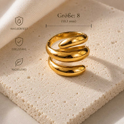 Soft Curve goldener Ring aus Edelstahl mit Größe 8 (18,1 mm) sowie Hinweisen wasserfest, Edelstahl und nickelfrei auf Travertin – Saltyblush
