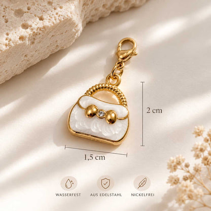 Handtaschen-Charm Big Charm in Weiß-Gold mit Maßangaben 1,5 cm x 2 cm sowie Hinweisen wasserfest, Edelstahl und nickelfrei – Saltyblush
