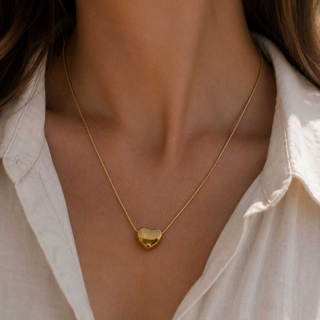 Heart of Glow Halskette gold mit Herzanhänger – feminines Schmuckgeschenk von Saltyblush
