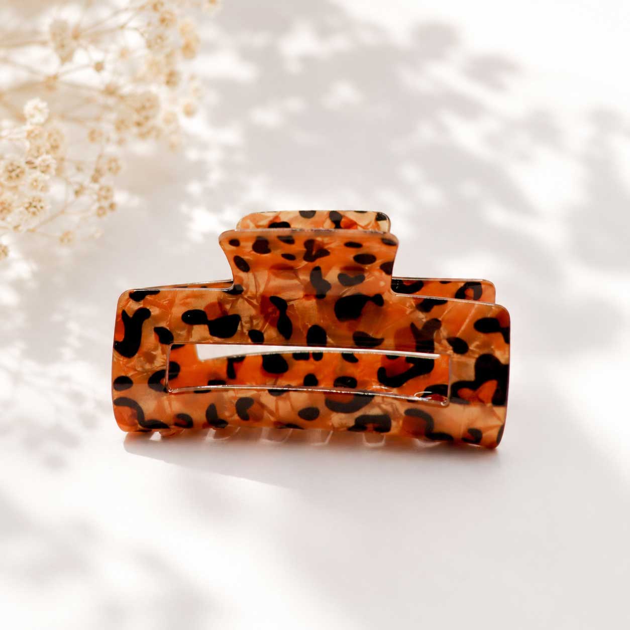 Haarklammer Leo Classic im Leopardenmuster aus Acryl von Saltyblush – braun-schwarz, 8 x 4,4 cm
