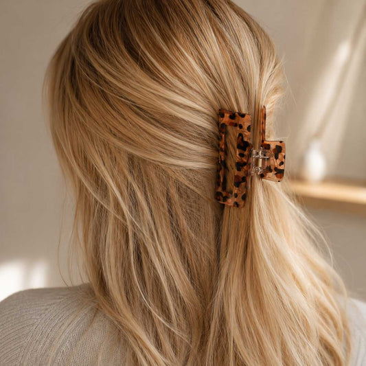 Leo Classic Haarklammer Leopardenmuster im Haar – modischer Look für Alltag & Büro, Saltyblush
