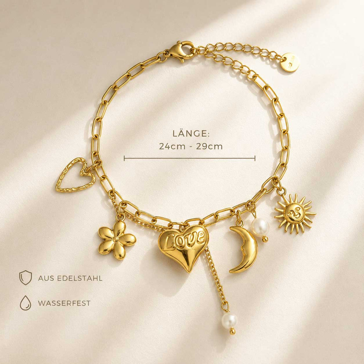 Goldenes Charm-Armband „Love & Light" mit Herz, Sonne & Mond aus Edelstahl – verstellbar 24–29 cm | Saltyblush
