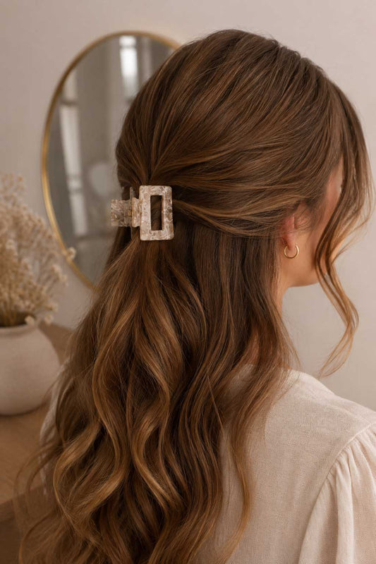 Pearl Marble Haarklammer Marmoroptik im Haar – eleganter Hochsteck- oder Half-Up-Style, Saltyblush
