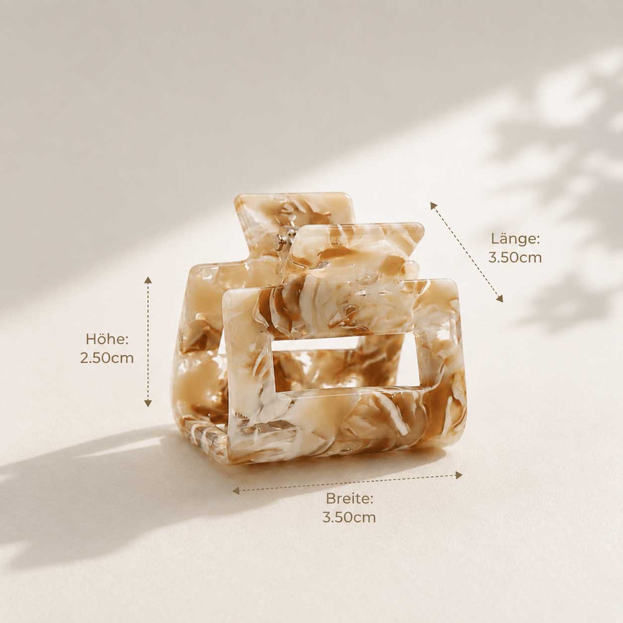 Detailansicht: Pearl Marble Haarklammer beige creme marmoriert – minimalistisch feminin, Saltyblush
