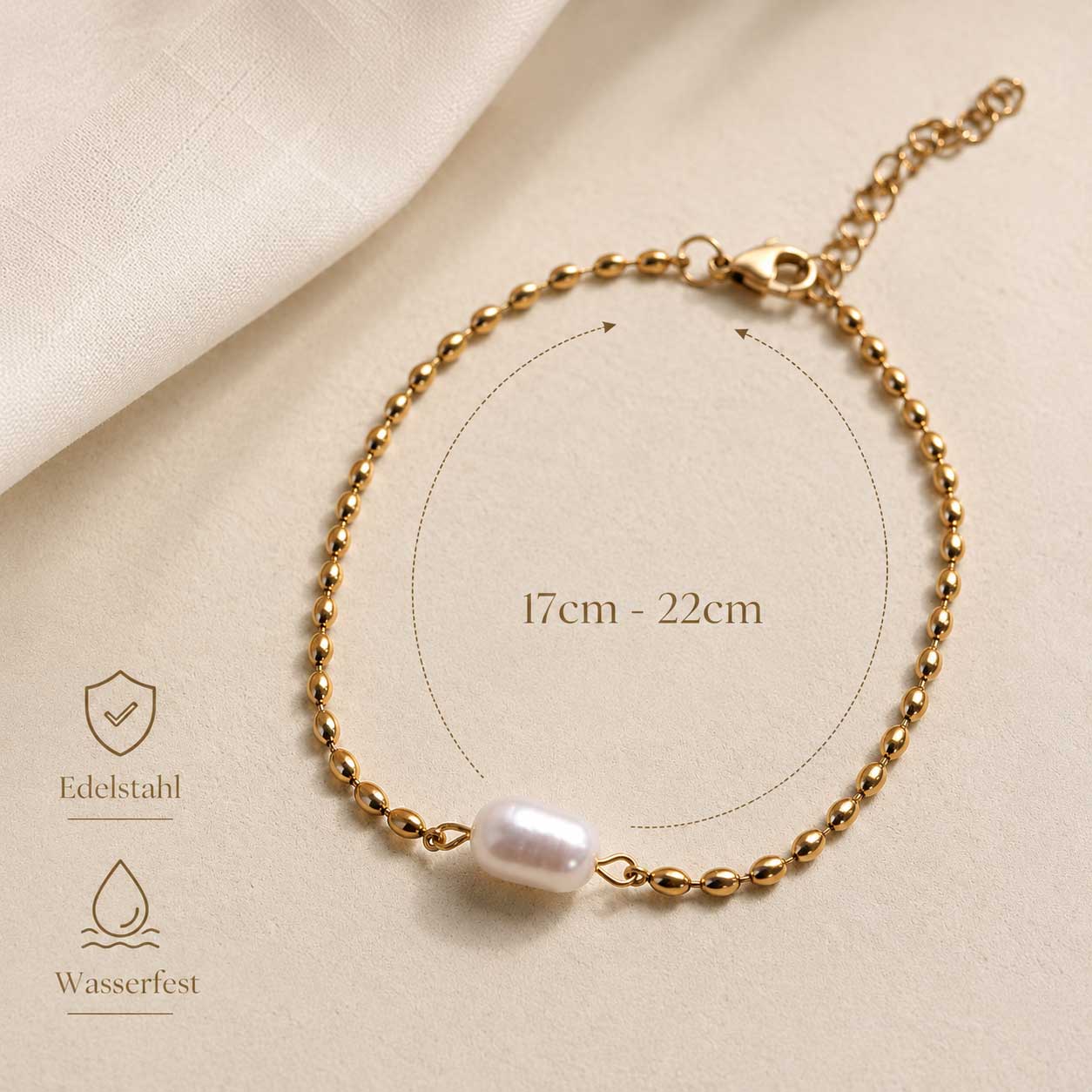 Goldenes Perlenarmband Pearl Tide mit Maßangaben 17–22 cm – Edelstahl, wasserfest – Kugelkette mit Barockperle – Saltyblush
