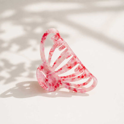 Haarklammer Pink Bloom aus Acryl in Rosaton mit Marmormuster von Saltyblush – 8,6 x 5,2 cm
