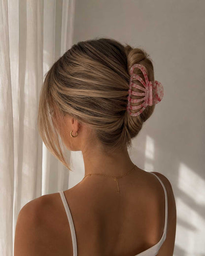 Pink Bloom Haarklammer rosa im Haar – Half-Up-Style oder Hochsteckfrisur, Saltyblush
