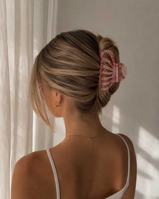 Pink Bloom Haarklammer rosa im Haar – Half-Up-Style oder Hochsteckfrisur, Saltyblush
