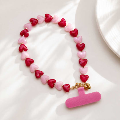 Phone Charm Pink Heart mit Herzperlen in Rosa und Rot mit Golddetails von Saltyblush – 35 cm
