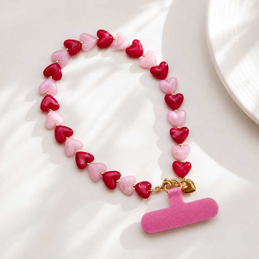 Phone Charm Pink Heart mit Herzperlen in Rosa und Rot mit Golddetails von Saltyblush – 35 cm
