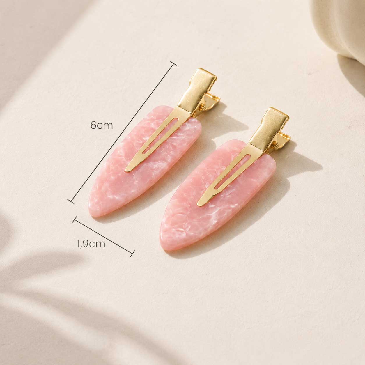 Rosé Marble Haarclips mit Maßangaben – 6 cm Länge, 1,9 cm Breite, goldfarbener Clip-Mechanismus
