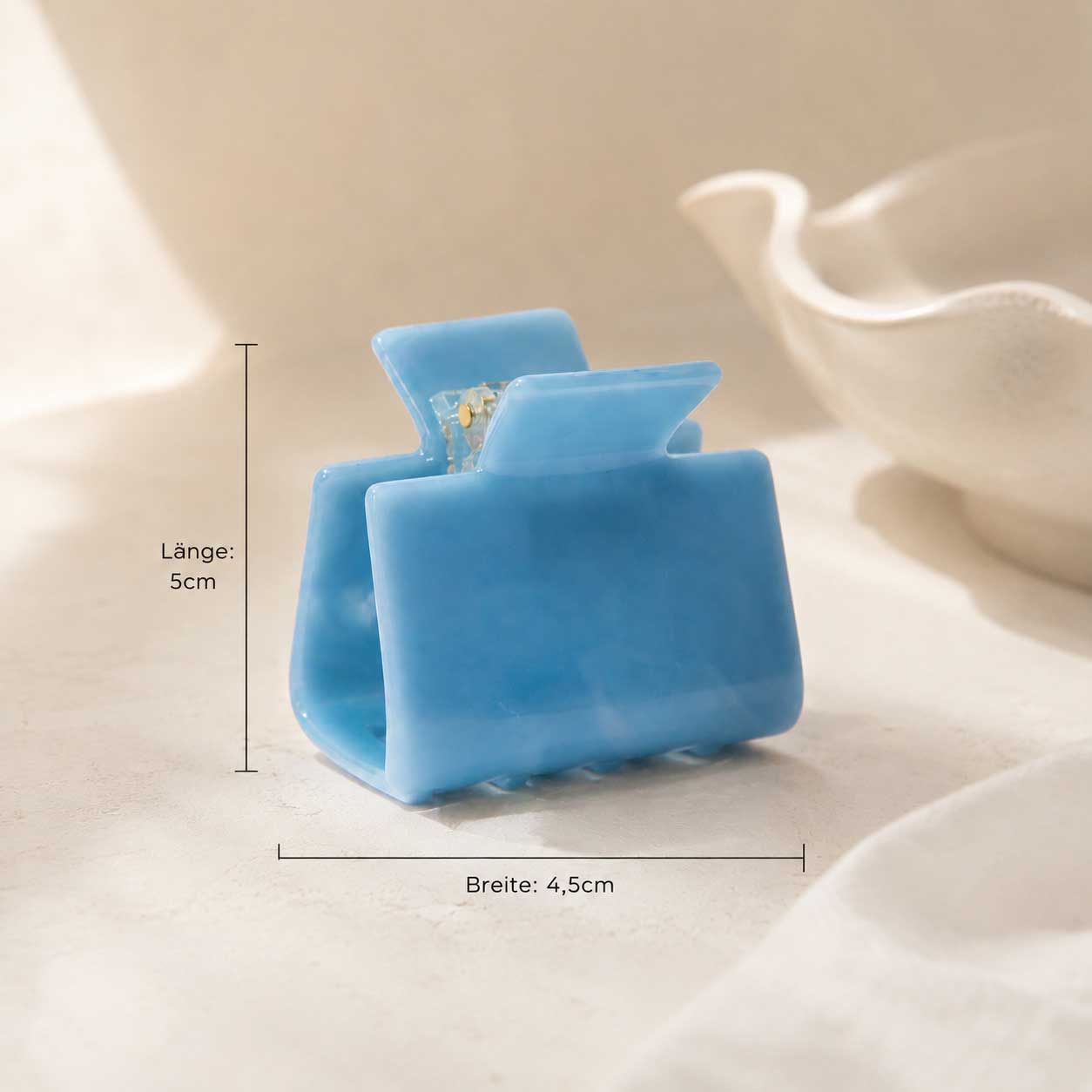 Nahaufnahme Sky Marble Haarclip – feiner Marmoreffekt und hellblaue Färbung im Detail
