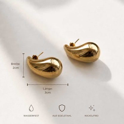 Feine goldene Ohrhänger in Tropfenform aus vergoldetem Edelstahl, elegant und feminin – Soft Glow Drop Ohrringe von Saltyblush
