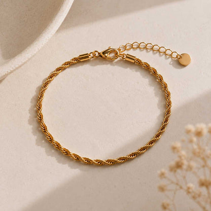 Goldenes Twist-Armband Soft Twist mit gedrehtem Kordeldesign und Karabinerverschluss – Edelstahl, Saltyblush
