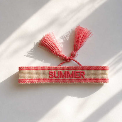 Summer Statement Armband in Creme und Neonpink mit Quaste – gewebtes Armband mit Aufschrift, Saltyblush

